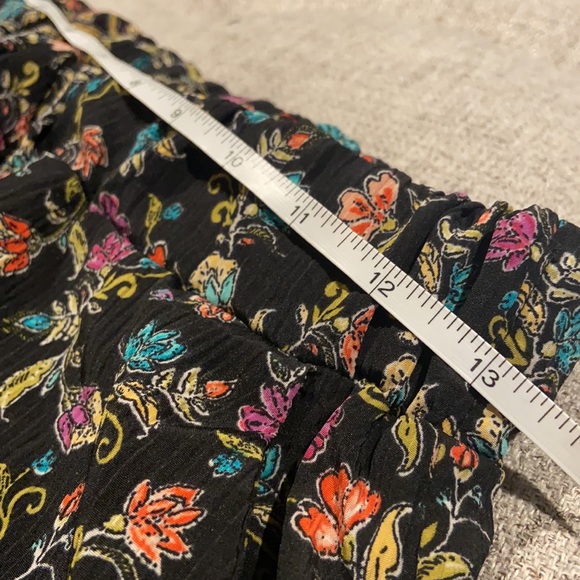 Xhillaration floral pants with pockets & wide leg. - Picture 5 of 6